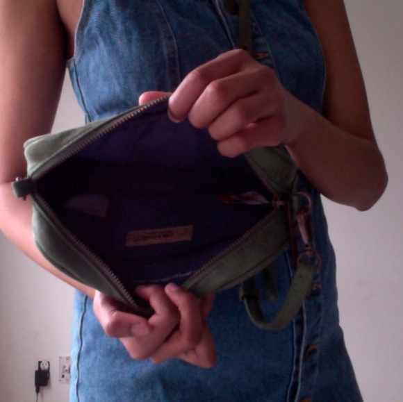 ❤SALE❤ Matt & Nat Green Crossbody Bag - Picture 5 of 5